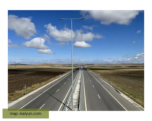 亚美尼亚埃里温球场的赛事安排与设施逐渐提升，备受关注的足球场地分析